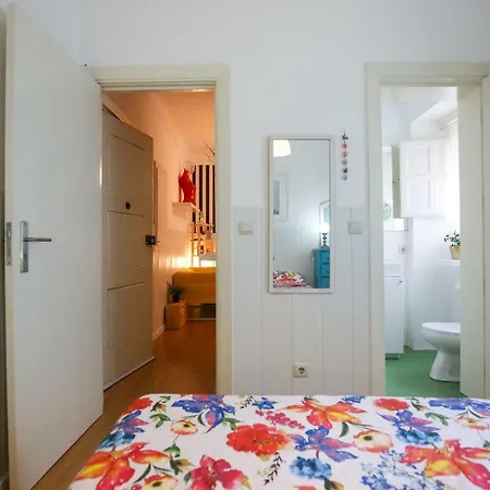 Cool In Center Apartment Lisbon