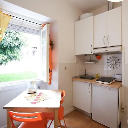 Cool In Center Apartment *