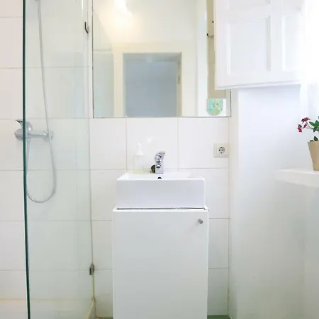 Cool In Center Apartment Lisbon